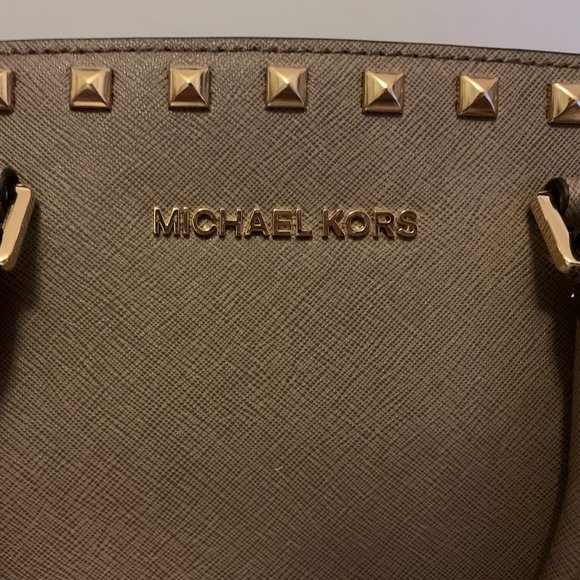 NWT! MICHAEL KORS MK SELMA STUDDED MEDIUM SATCHEL SHOULDER BAG W DUST BAG TAUPE - Picture 3 of 13